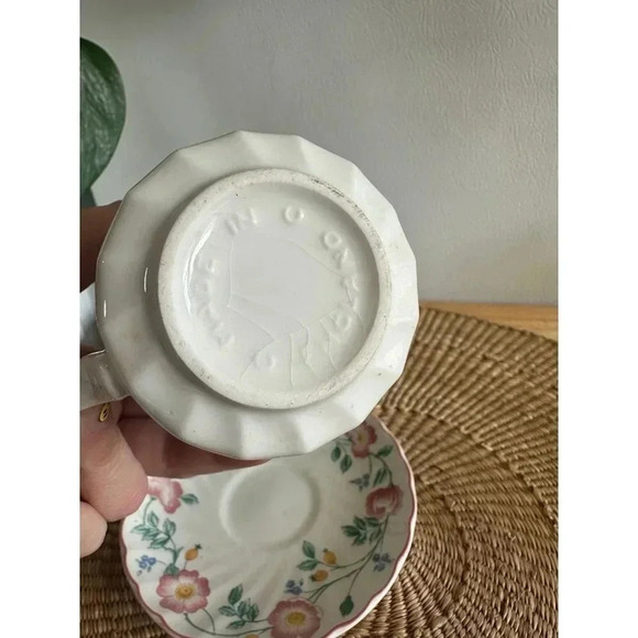 Churchill Made in Saffordshine England Teacup with saucer - Picture 9 of 9